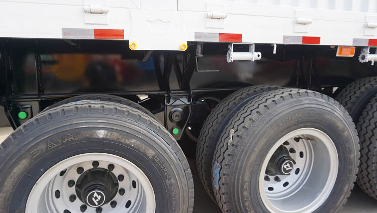 Tri Axle 50 Tons Fence Semi Trailer for Sale in Sudan