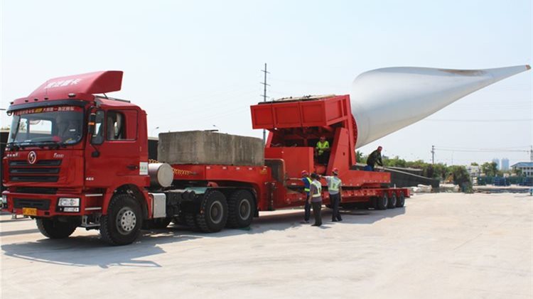 Wind Turbine Blade Transport - Modular Trailer with Rotor Blade Adapter