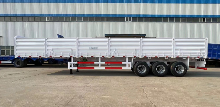 Semi-remorques à flancs hauts de 40 tonnes pour cargaison en vrac à vendre au Congo