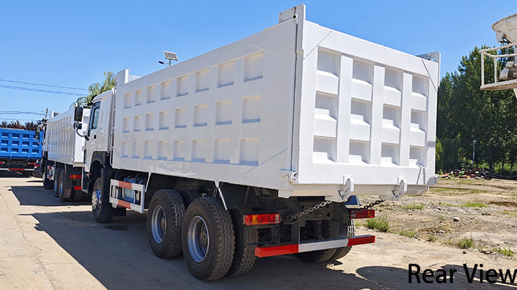 Camion benne Howo 371HP d'occasion à vendre en Guyane