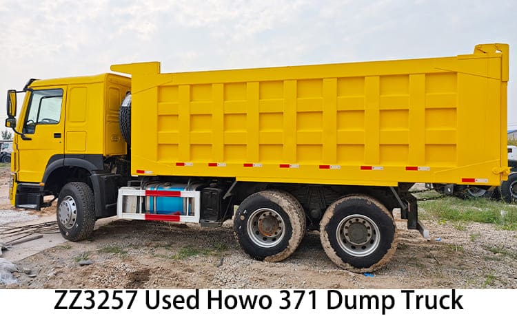 ZZ3257 Camion benne Howo 371 d'occasion à vendre en Ouganda, Ugebb