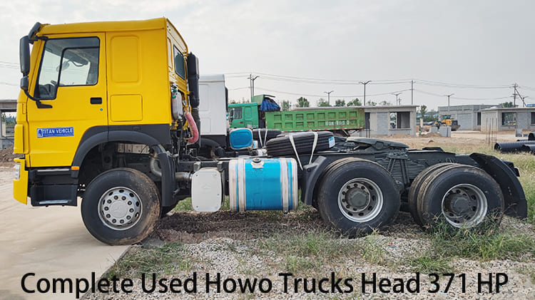 Camion Howo RHD d'occasion complet avec tête de 371 CV à vendre en Algérie