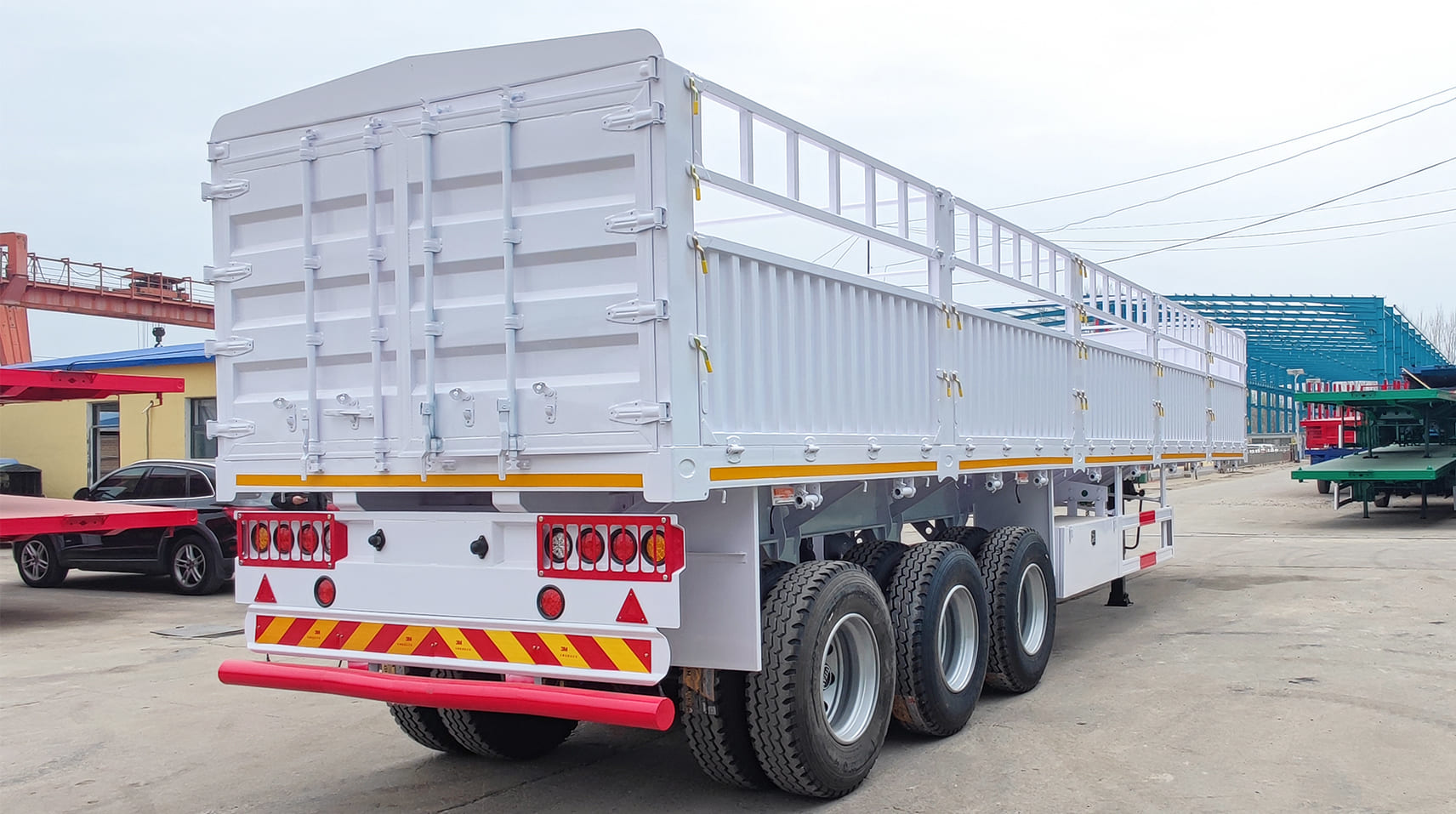 Remorque de camion à 3 essieux avec hayon à vendre au Gabon