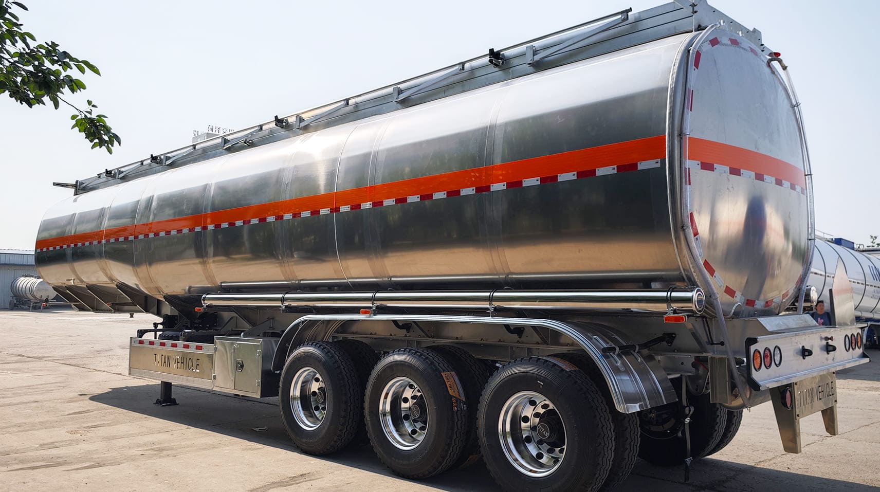 Semi-remorque citerne à carburant 4 compartiments à vendre au Rwanda