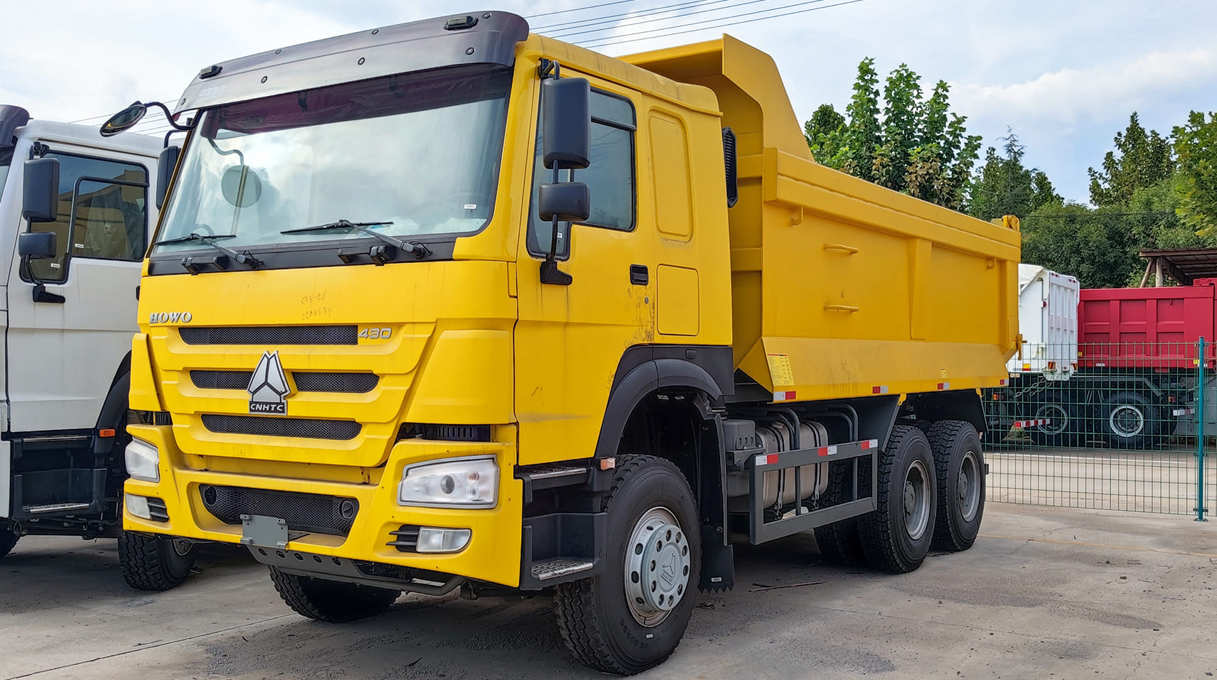Camion benne 6x4 10 roues à vendre au Congo