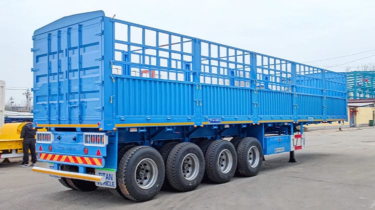 Semi-remorque à ridelles avec clôture à vendre au Rwanda