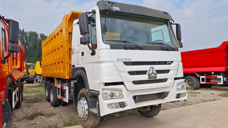 Camion benne Sinotruk Howo 10 roues d'occasion à vendre près de chez moi au Gabon